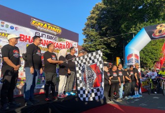 Ribuan Pesepeda Sambut Hari Bhayangkara ke-80