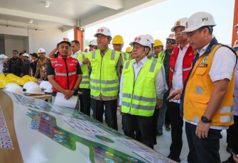 Menko PM Muhaimin Iskandar saat meninjau Sekolah Rakyat Permanen di Sukoharjo