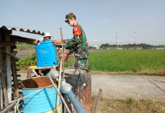 Bantu pengendalian hama di wilayah desa binaan