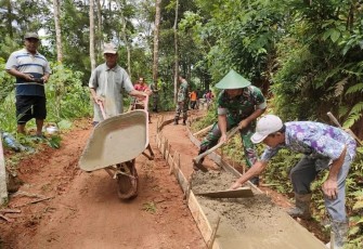 Perbaiki Infrastruktur Jalan Desa, Kodim 0801/Pacitan Gelar Karya Bhakti Satkowil Tahun 2026