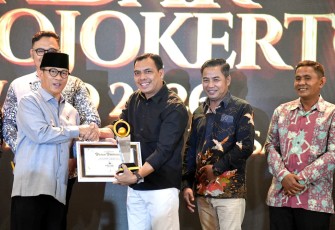 Menteri Desa dan Pembangunan Daerah Tertinggal (Mendes PDT) Yandri Susanto menghadiri Radar Mojokerto Awards 2026 di Kota Mojokerto, Selasa (7/7/2026) malam