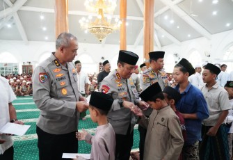 Wakapolri Tanamkan Kepedulian Sosial kepada Taruna Akpol Lewat Santunan Anak Yatim