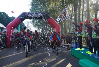 Pangdivif 2 Kostrad Lepas Ratusan Peserta Fun Bike HUT ke-60 Brigif 18