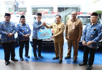 Korpri Serahkan Lima Ambulance Kepada Prof Tito Karnavian Kasatgas Aceh, Sumbar dan Sumut