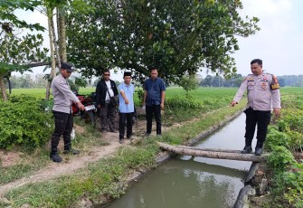 Warga Temukan Sesosok Mayat Pria Tergeletak Dialiran Irigasi Desa Sugihwaras