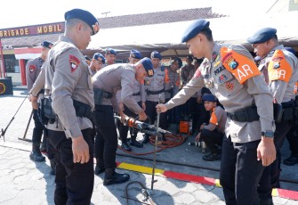 Brimob Polda Jatim Siagakan Personel dan Alsus SAR Antisipasi Karhutla
