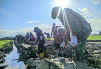 Pengerjaan talud jalan tani