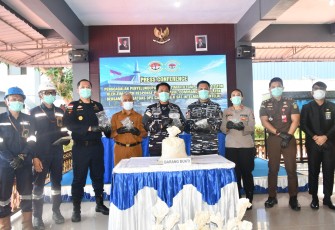TNI AL Berhasil Menggagalkan Penyelundupan Timah Ilegal Seberat 1.9 Tonton di Perairan Karimun 