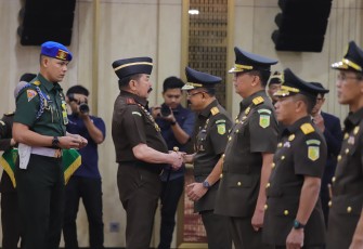 Jaksa Agung Lantik Pejabat Utama Kejaksaan Agung, Ingatkan Pesan Jaga Soliditas dan Perkuat Marwah Institusi  