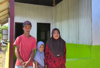 Keluarga bapak Anis penerima RTLH