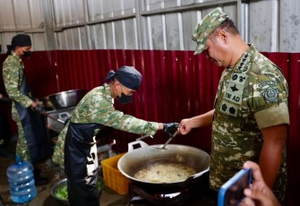 Wakil Panglima TNI Jenderal TNI Tandyo Budi R. bersama Menteri Pertahanan RI dan Wakil Kepala Staf Angkatan Darat Letjen TNI Muhammad Saleh Mustafa meninjau Batalyon Teritorial Pembangunan (Yon TP) 939/Macan Putih di Tasikmalaya