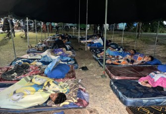 Gerak Cepat TNI AL Dirikan Tenda Darurat Untuk Ratusan Siswa Seminari Pasca Gempa Flores 