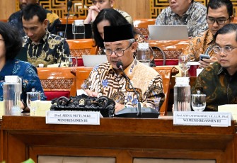 Menteri Pendidikan Dasar dan Menengah (Mendikdasmen), Abdul Mu’ti, dalam rapat kerja bersama Komisi X DPR RI