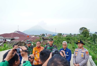 Pangdam I/BB Tinjau Kesiapsiagaan Penanganan Erupsi Gunung Sinabung, 1.279 Personel Disiagakan