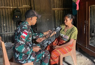 Yonarmed 12 Kostrad Perkuat Kepedulian Kesehatan Masyarakat Perbatasan melalui Program Stunting