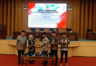Lima Fraksi Dukung Dua Raperda, Perlindungan Guru Jadi Sorotan