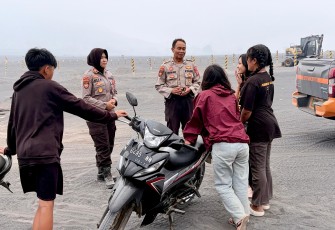 Polres Probolinggo Imbau Wisatawan Patuhi Penutupan Kawasan TNBTS Akibat Karhutla di Bromo