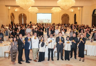 Menteri Ekonomi Kreatif/Kepala Badan Ekonomi Kreatif (Ekraf) Teuku Riefky Harsya, bersama para penerima Golden Swirl Awards 2026 dalam rangkaian Jakarta Dessert Week (JDW) 2026 di Le Chateau Marqen Hotel, Jakarta Barat, Senin (14/9/2026)