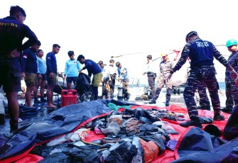 TNI AL Evakuasi Tiga Jenazah Korban KM Virgo Transport 8