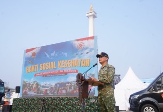 Kepala Pusat Kesehatan (Kapuskes) TNI Mayjen TNI dr. Hadi Juanda, Sp.PD., MARS., CFrA. membuka Bakti Sosial Kesehatan 