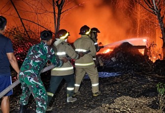 Pemadaman karhutla di wilayah desa binaan