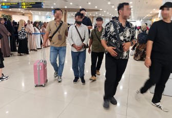 Penangkapan tersangka penyelundup serbuk emas di bandara Juanda