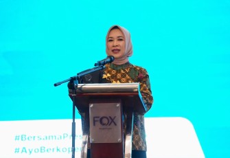 Penasihat Dharma Wanita Persatuan (DWP) Kementerian Koperasi Sita Ferry Juliantono