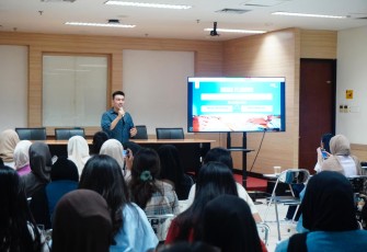 KAI Bandara jadi dosen tamu di UI, berbagi praktik komunikasi dan dorong penguatan SDM mahasiswa.