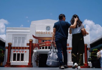 KAI Daop 6 Yogyakarta Hiasi Stasiun dengan Ornamen Imlek