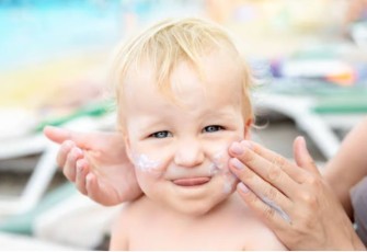 Rekomendasi Sunscreen untuk Bayi & Anak yang Aman Digunakan Sehari-hari