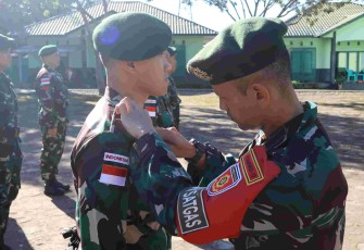 Satgas Pamtas RI–RDTL Sektor Timur Yonarmed 12 Kostrad melaksanakan acara kenaikan pangkat periode 1 April 2026 yang berlangsung khidmat di Makosatgas Pamtas RI–RDTL Sektor Timur 