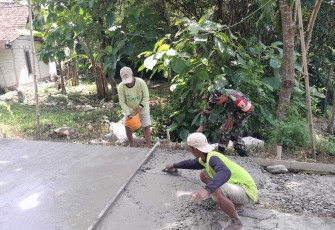 Saat Babinsa dan Warga Bulu Bersatu