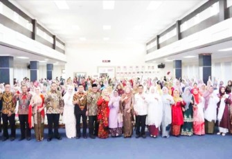 Wali Kota Tanjungpinang, Lis Darmansyah dan Wakil Wali Kota Raja Ariza menghadiri peringatan Hari Kartini tahun 2026
