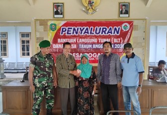 Sinergitas TNI-Polri dan Pemda Trenggalek Kawal Penyaluran BLT Warga Kurang Mampu di Desa Pogalan