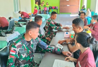 Yonarmed 12 Kostrad Hadir dalam Bakti Sosial Donor Darah di Atambua