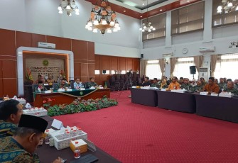 Ditjen Badilag MA dan PT Pos Indonesia gelar rakor di PTA Bandung demi samakan persepsi pemanggilan surat tercatat. Direktorat Jenderal Badan Peradilan Agama (Ditjen Badilag) Mahkamah Agung RI bersama PT Pos Indonesia memperkuat sinergi dalam pelaksanaan pemanggilan dan pemberitahuan sidang melalui surat tercatat. Langkah tersebut diwujudkan melalui Rapat Koordinasi yang digelar di Command Center Pengadilan Tinggi Agama (PTA) Bandung