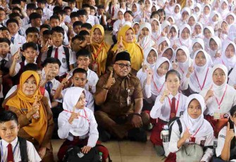 Wali Kota Tanjungpinang, Lis Darmansyah saat menyambangi SMPN 1 Tanjungpinang, Senin (20/7/2026).