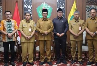 Tim gabungan pemerintah pusat dan Pemkab Pamekasan melakukan verifikasi lapangan sebagai bagian dari percepatan pembangunan TPST di kawasan TPA Angsanah.