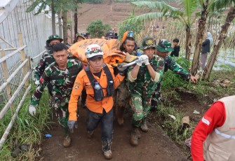 Tim SAR Gabungan Evakuasi 3 Korban