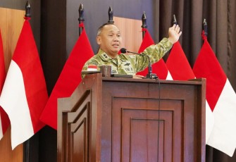 Pangdam XIII Merdeka, Mayjen TNI Mirza Agus saat memimpin Rapim