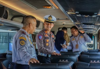 Polres Jember Ramp Check dan Periksa Kesehatan Awak Bus