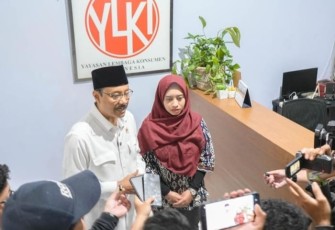 Menteri Sosial Saifullah Yusuf atau Gus Ipul usai berdiskusi bersama jajaran YLKI di Kantor YLKI Pancoran, Jakarta Selatan, Jum'at (13/2/2026)