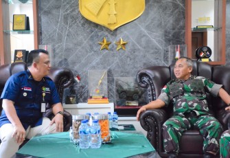 Pangdam XIII Merdeka Mayjen TNI Mirza Agus saat menerima kunjungan