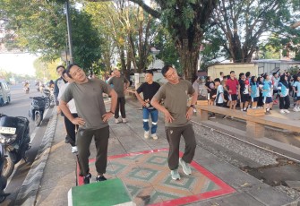 Personil Kodim 1310/Bitung bersama pemerintah dan masyarakat serta ormas ada saat melaksanakan olahraga bersama
