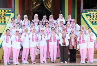 Foto bersama usai acara