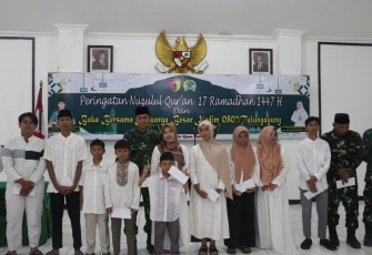 Kodim 0807/Tulungagung menggelar peringatan Nuzulul Qur’an yang dirangkaikan dengan buka puasa bersama Ramadan 1447 H/2026 M di Aula Pandu Sakti Makodim 0807/Tulungagung 