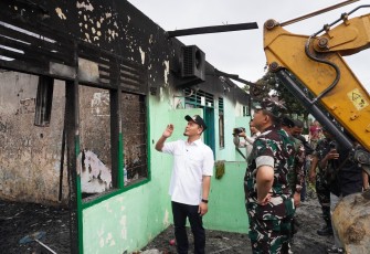 Komandan Korem 031/Wira Bima, Brigjen TNI Jarot Suprihanto, bersama Wali Kota Pekanbaru Agung Nugroho, memimpin langsung Apel Gabungan Gotong Royong dalam rangka pemulihan, pembangunan, dan renovasi Asrama Korem 031/Wira Bima pasca musibah kebakaran. 