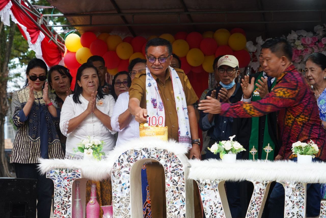 Wali Kota Bitung Maurits Mantiri saat memberikan sambutan