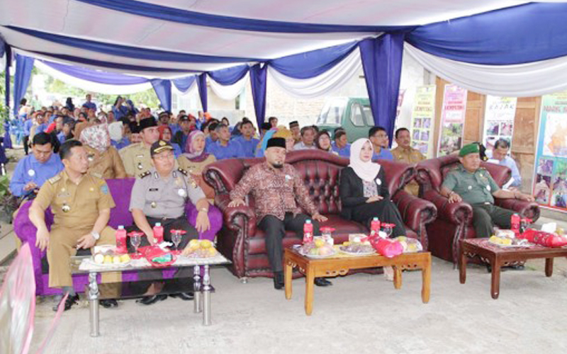 Walikota Helmi secara resmi meluncurkan program pencegahan dan peningkatan kualitas kawasan permukiman kumuh kota Bengkulu di kawasan Keluarahan Lempuing.