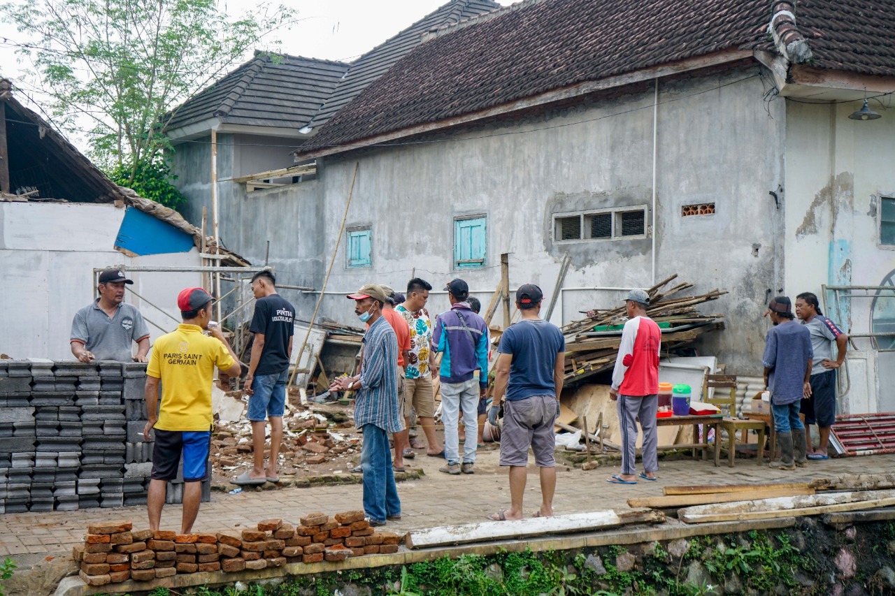 Bedah rumah warga